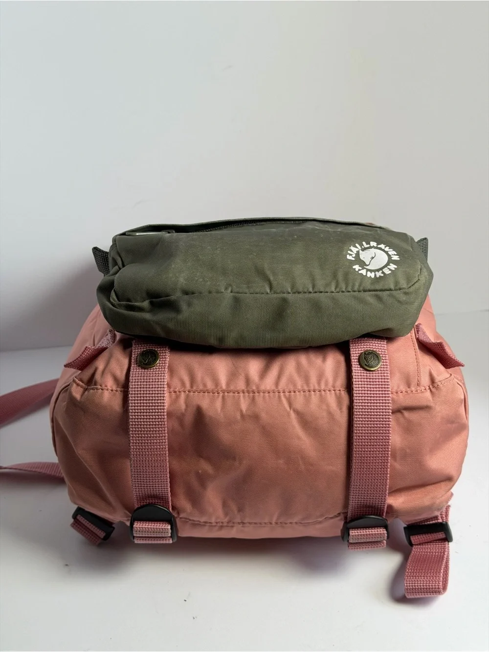 2-in-1 Pink Fjällräven Tree-Kånken Backpack with Green Front Small Bag